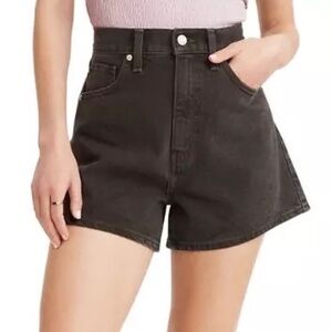 Levi's High Waisted Mom Shorts Black, Size 30